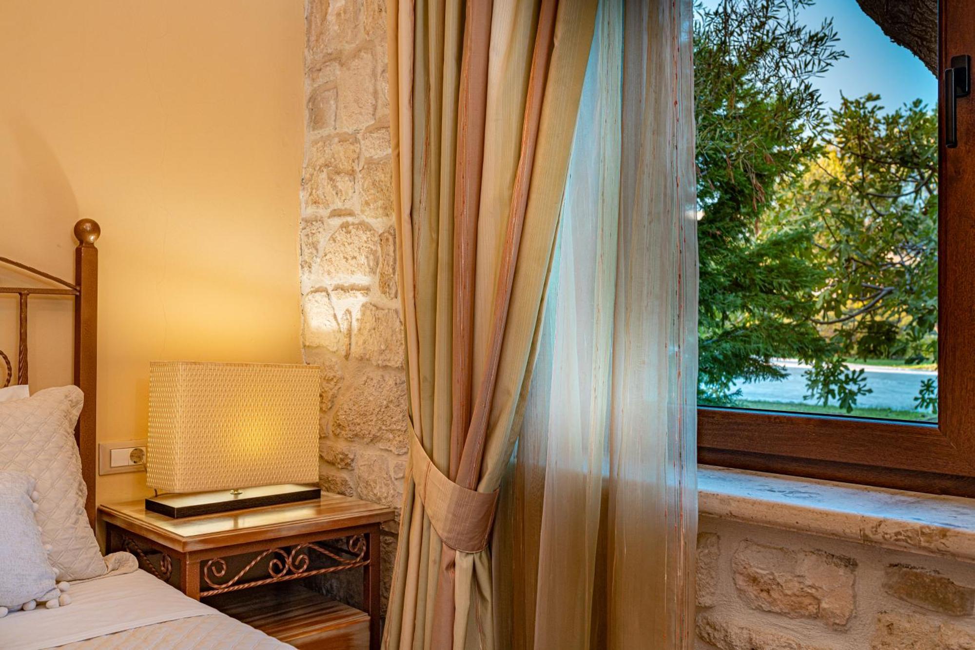 Kymaros Villas كيري الغرفة الصورة